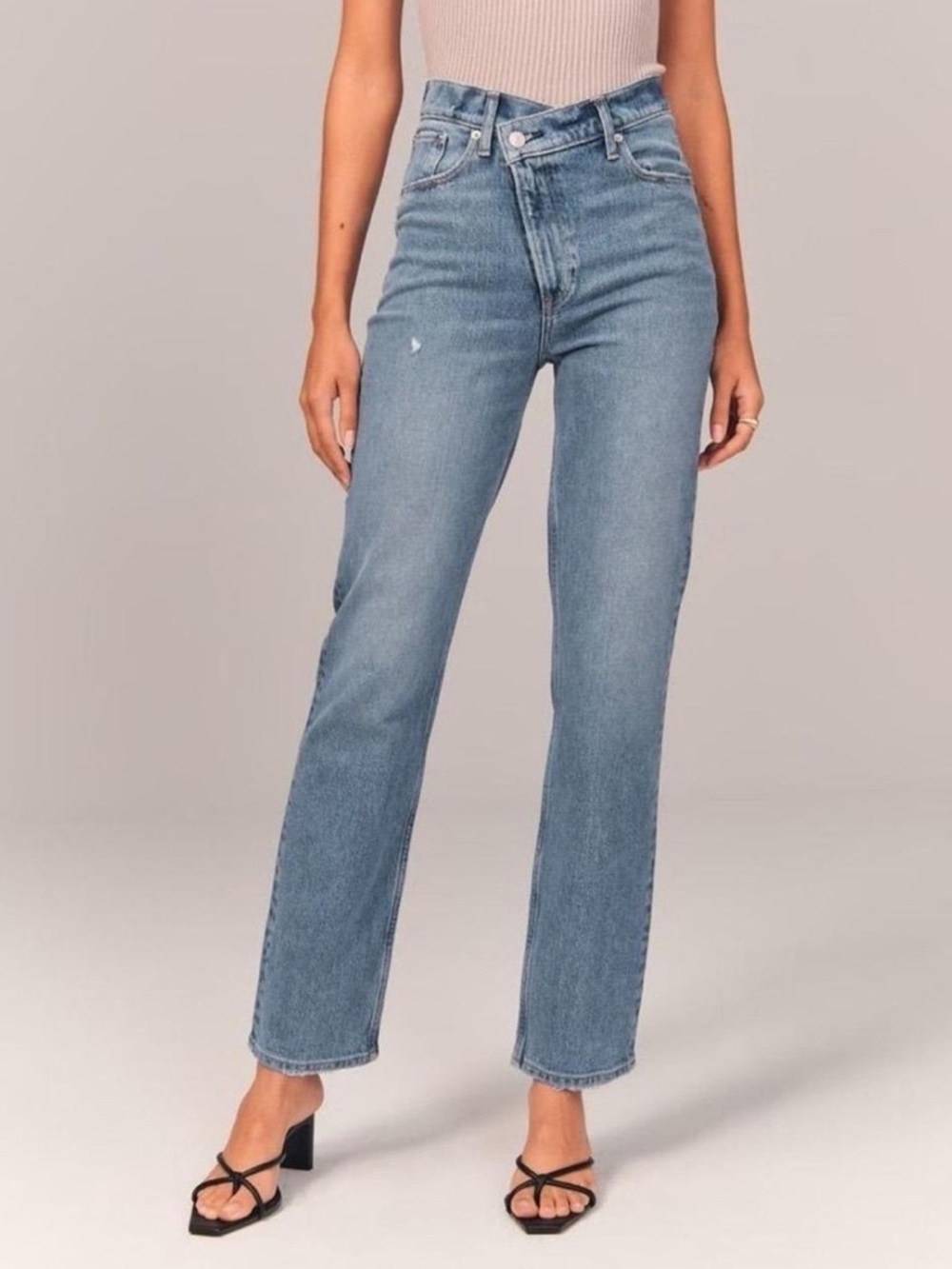Size 28/6 Regular; 90s Straight High Rise Criss Cross Detail Curve Love Jeans